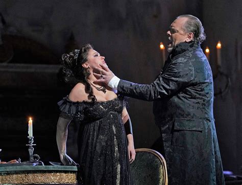 what is tosca opera about.